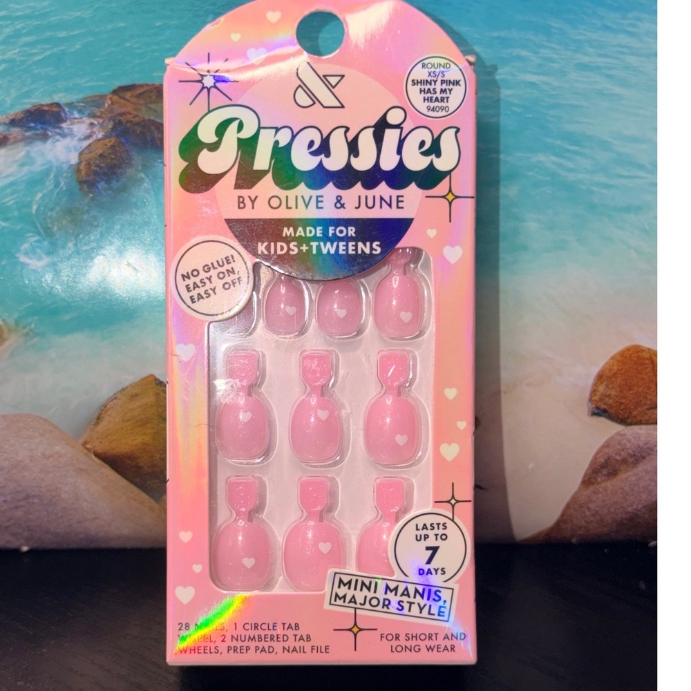 Olive & June Pressies Press-On Nails Shiny Pink Has My Heart Round XS/S 94090